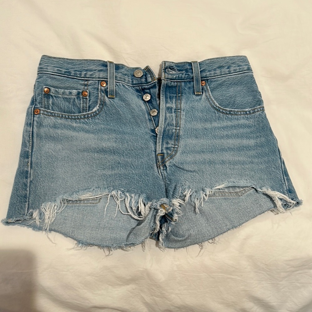 Levi 501 light wash shorts size 26